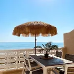 Modern Beachfront Townhouse Dom wakacyjny