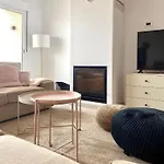 Dom wakacyjny Modern Beachfront Townhouse