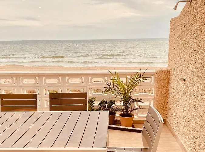 Ferienhaus Modern Beachfront Townhouse Perelló