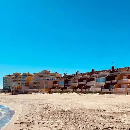 Ferienhaus Modern Beachfront Townhouse *