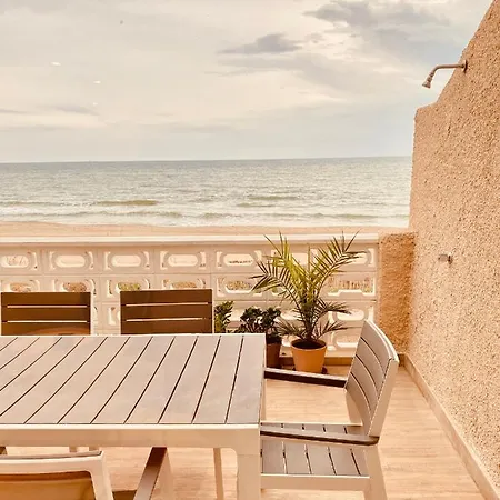Ferienhaus Modern Beachfront Townhouse Perelló